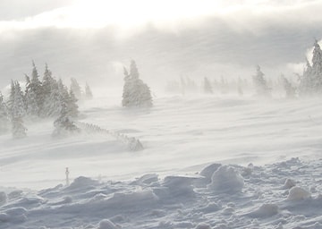 Verwehte Schneelandschaft